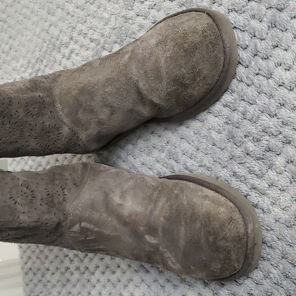 UGG BOOTS 👢 - Picture 5 of 8